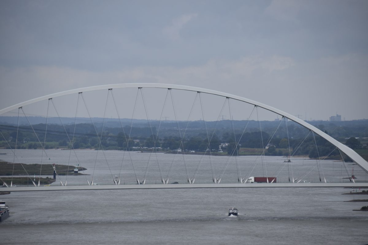 De Oversteek, Bruggen